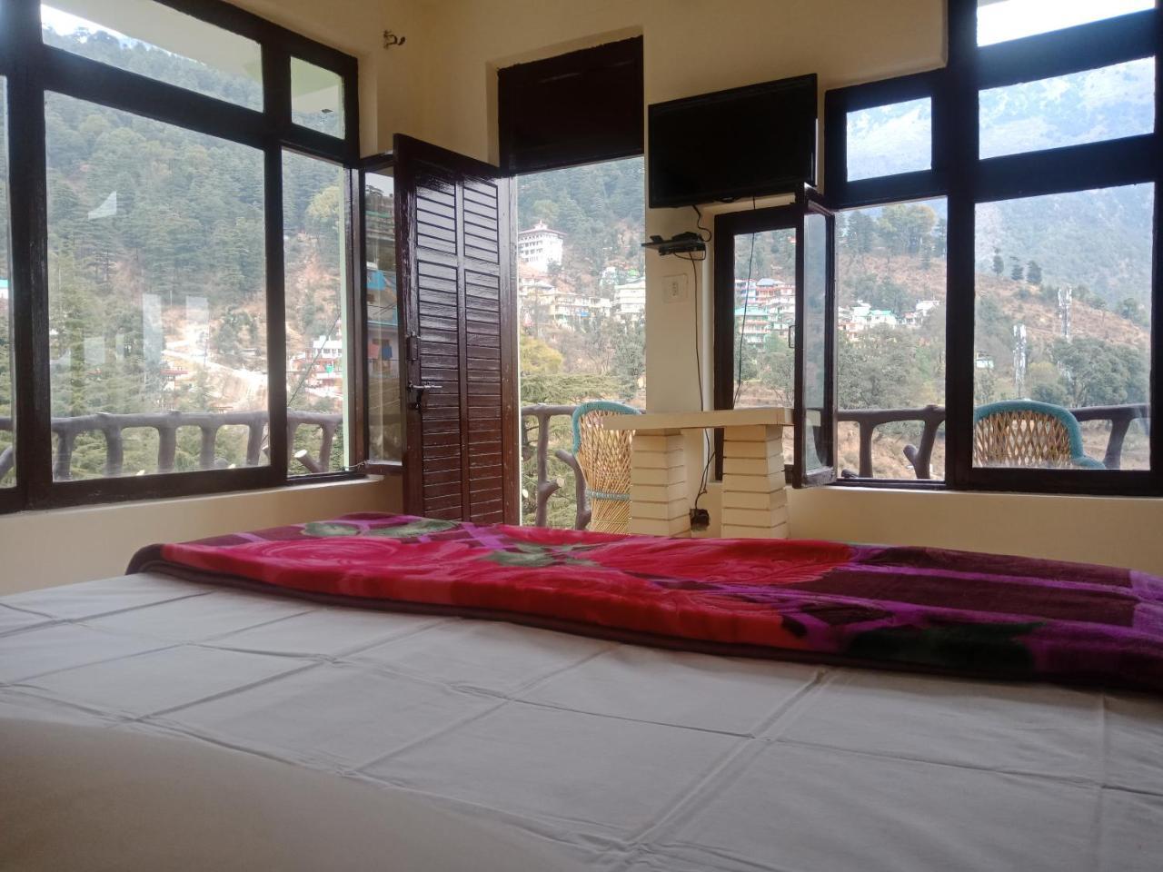 Hotel Pine Spring Dharamshala Exterior photo