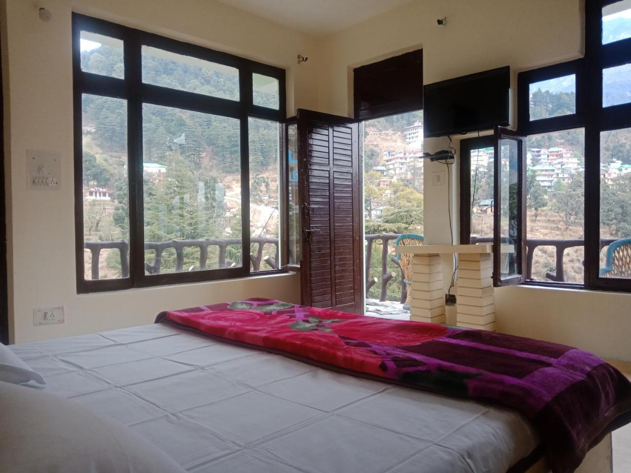 Hotel Pine Spring Dharamshala Exterior photo