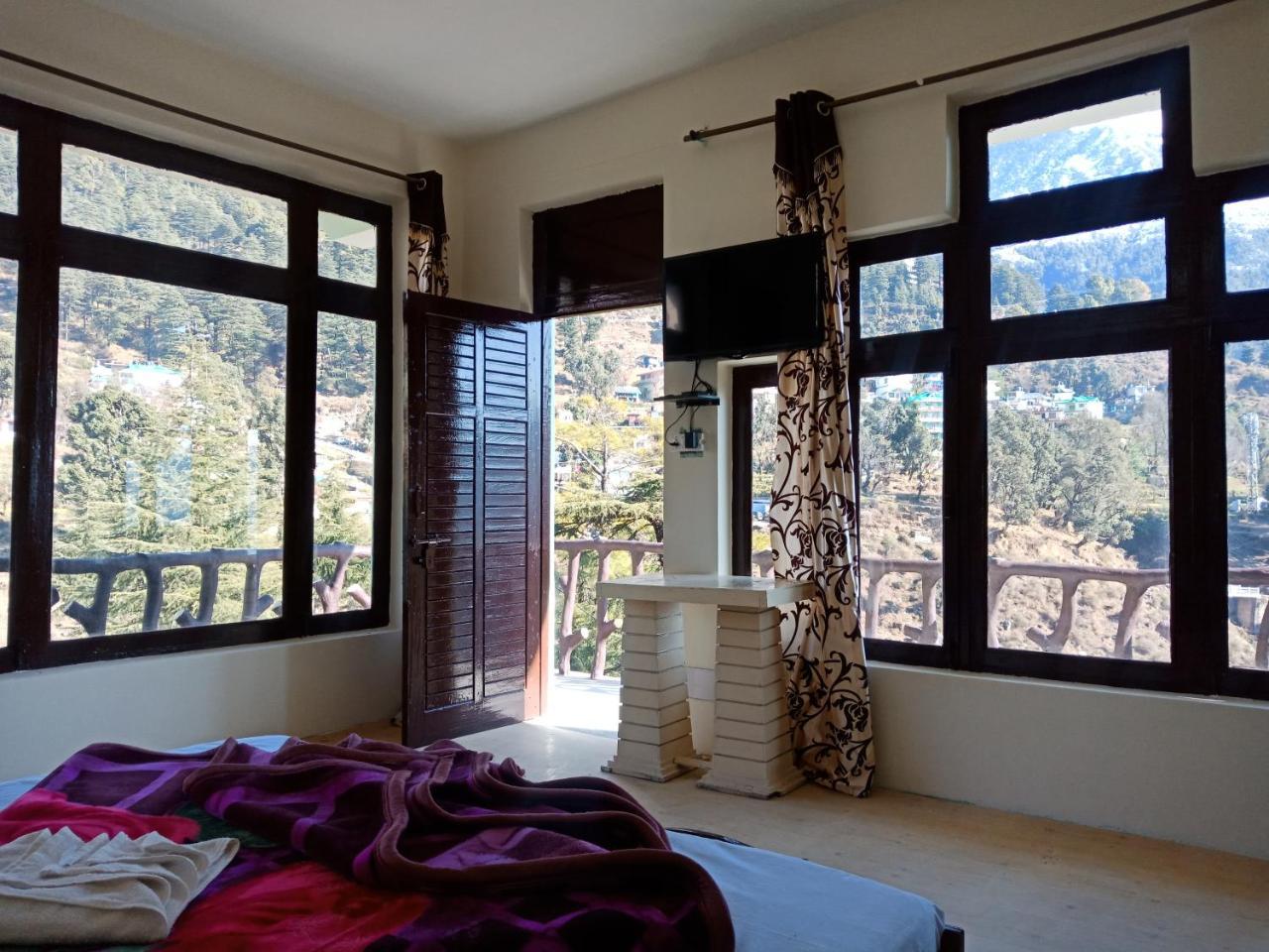 Hotel Pine Spring Dharamshala Exterior photo